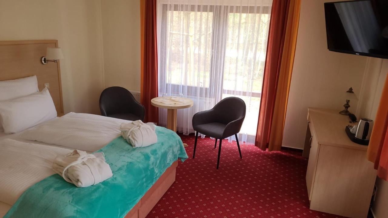 Hotel Hubertus à Perleberg Extérieur photo
